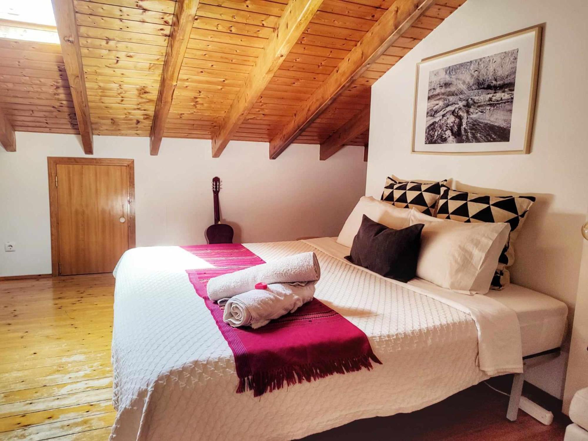 Attic Private Bedroom Habitación en casa particular Aljezur